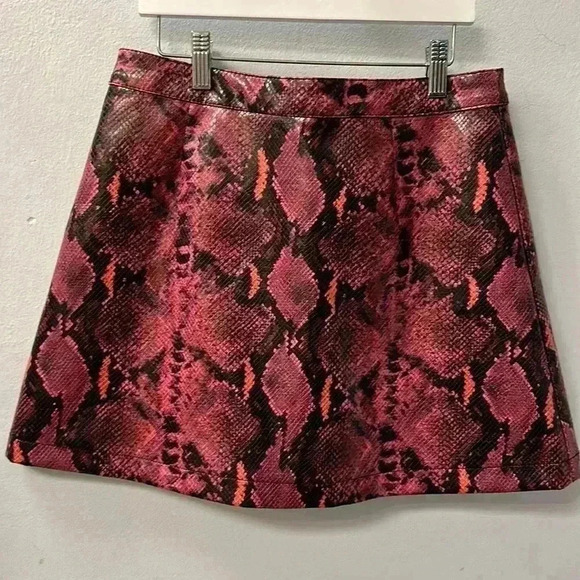 GUESS  Yolanda Snake Print Faux Leather skirt size medium - Picture 3 of 5